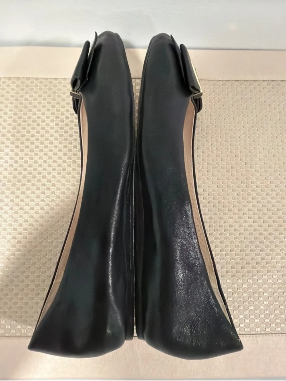 Louise et Cie 9.5 LO-FABLE Black Leather Gold Tone Raised Heel Bow Flats